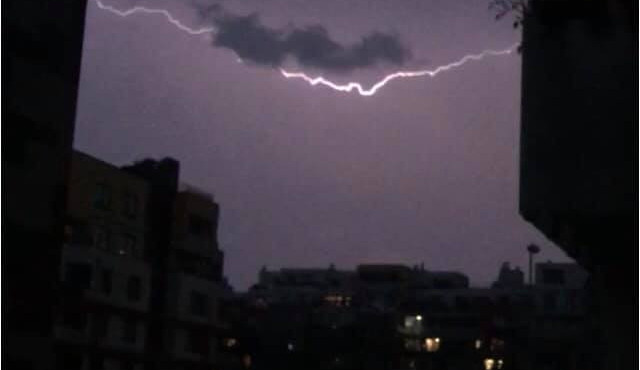 Meteorologové varují před silnými bouřkami a před nárazy větru kolem 75 kilometrů za hodinu