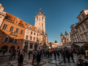 V Praze po loňském propadu opět přibývají turisté