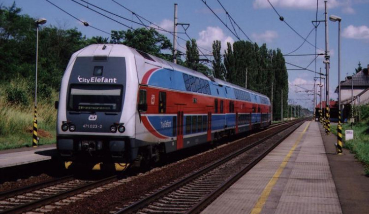 Pražské příměstské vlaky svezly loni o dvacet milionů lidí meziročně méně