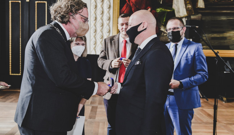 Zástupci běloruské opozice dnes získali od Prahy symbolický dar