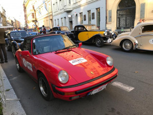 Prahu dnes ovládly historické vozy. Odstartoval závod 1000 mil československých