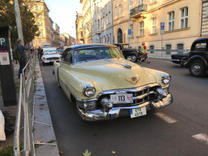 Prahu dnes ovládly historické vozy. Odstartoval závod 1000 mil československých