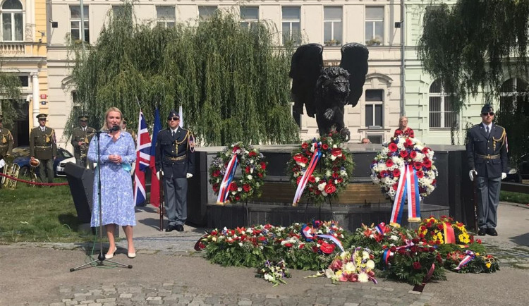Lidé si na Klárově připomněli Čechoslováky sloužící za války v RAF