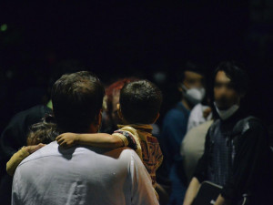 V Kbelích přistál druhý evakuační letoun z Kábulu. Na palubě bylo téměř devadesát lidí