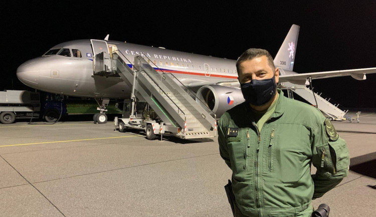 V Praze dnes večer přistál třetí evakuační letoun z Afghánistánu. Bylo v něm 62 lidí