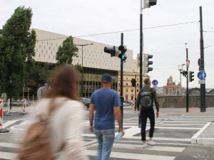 Dnes začal fungovat první přechod přes magistrálu u Muzea. Druhý bude zprovozněn v listopadu