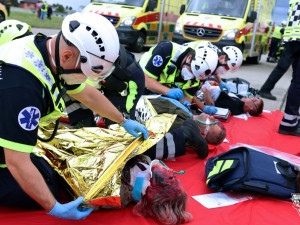 Pražští záchranáři měli praktické cvičení. Zasahovali u letecké nehody