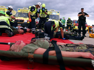 Pražští záchranáři měli praktické cvičení. Zasahovali u letecké nehody