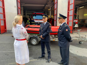 Hasiči dostali od Prahy 2 peněžní dar. Koupili za něj nový člun