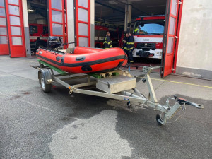 Hasiči dostali od Prahy 2 peněžní dar. Koupili za něj nový člun