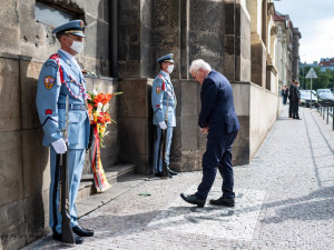 Steinmeier navštívil památník československých výsadkářů. Jako první německý prezident v historii