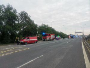 Dopravní nehoda uzavřela Jižní spojku. Na místě zasahoval vrtulník