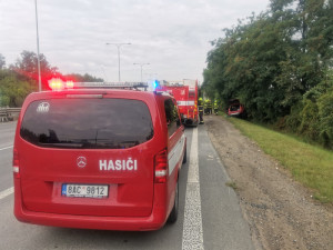 Dopravní nehoda uzavřela Jižní spojku. Na místě zasahoval vrtulník
