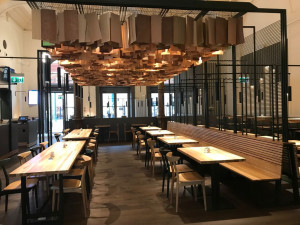 V Praze dnes otevírá nová luxusní nádražka. Láká na vejmrdu nebo žemlovku