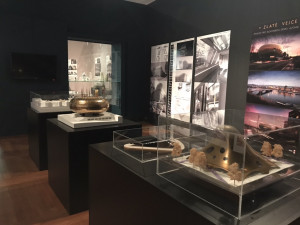 Jízdárna Pražského hradu hostí nejrozsáhlejší výstavu moderní architektury za posledních dvacet let