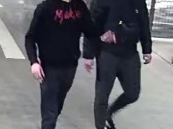 Kamara - just a nig*er! Policie má dva z autorů rasistického vzkazu