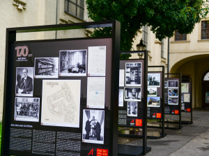 Venkovní výstava zahájila oslavy 170 let pražského městského archivu