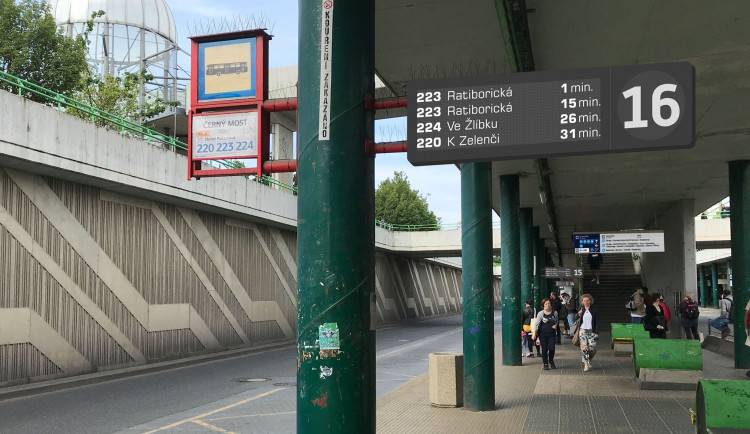 Terminál na Černém Mostě se dočká úprav. Vzniknou digitální panely i nové osvětlení