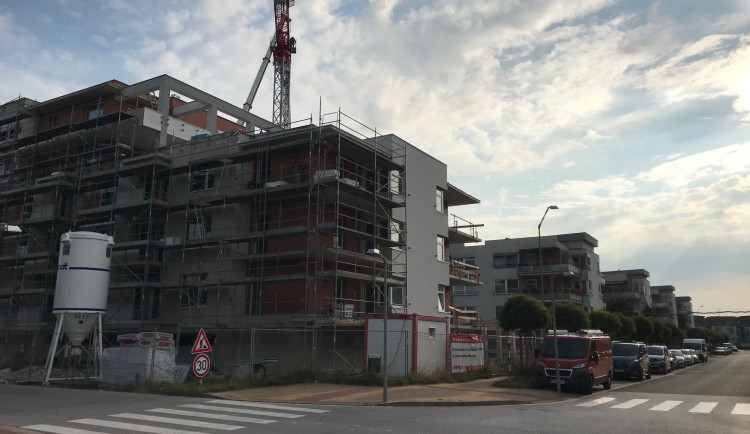 Novostavby jen pro bohaté? Vlastní bydlení v Hradci je čím dál větší problém