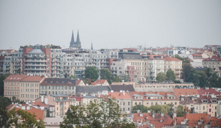 Praha koupí od dopravního podniku pět budov. Postaví v nich 175 bytů