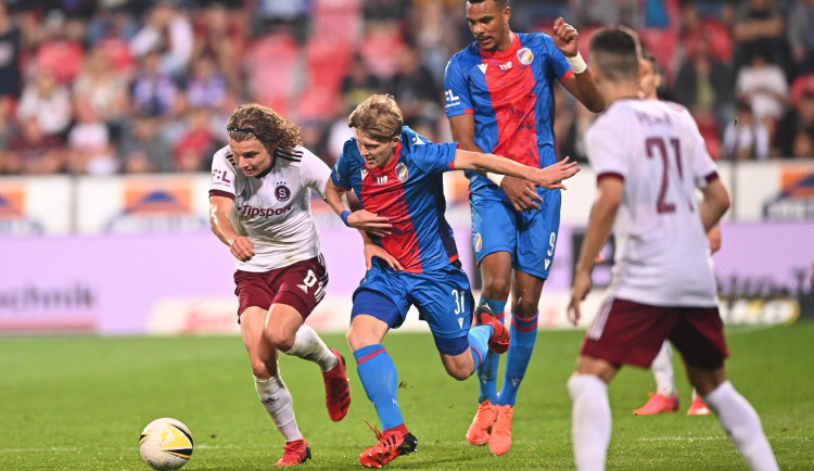 Sparta poprvé v sezóně prohrála. Plzeň zvítězila 3:2 a střídá letenské v čele tabulky