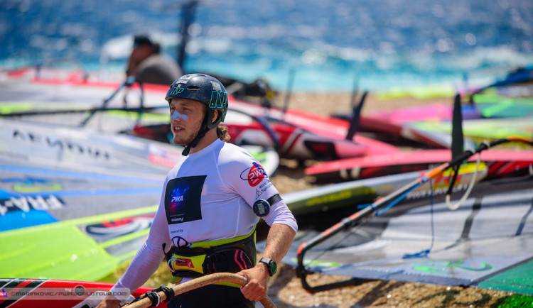 Doufám, že se windsurfing do povědomí veřejnosti opět vrátí, přeje si šampion Petr Čech