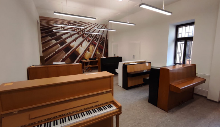 V Praze se po rekonstrukci otevírá velká půjčovna klavírů