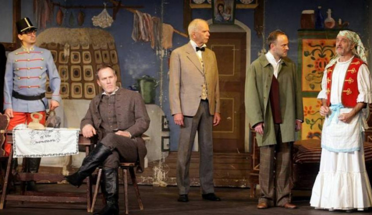 Jára Cimrman slaví. Poprvé se jeho jméno objevilo přesně před padesáti lety