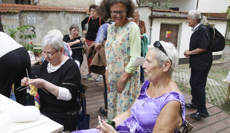 V bývalé škole na pražském Smíchově je obnovené centrum pro seniory