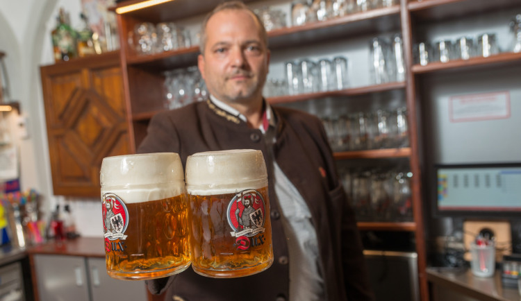 sládek Petr Menšík a DUX