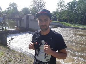 Policista skočil do vody a vytáhl topícího se muže