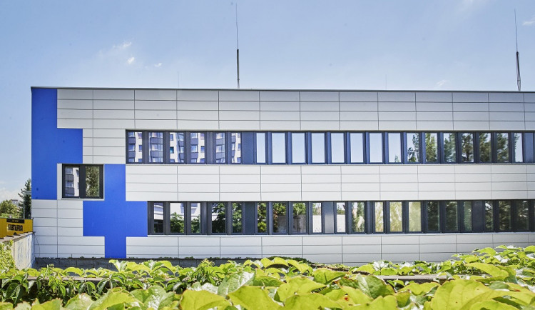 Malešická poliklinika se dočkala nového vzhledu. Rekonstrukce stála přes 300 milionů