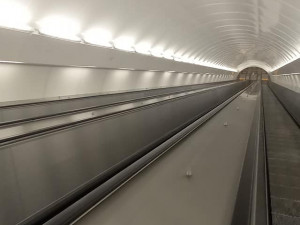 Nové eskalátory a proměna vestibulu. Na Andělu otevřel opravený výstup z metra