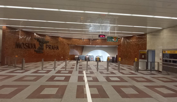 Nové eskalátory a proměna vestibulu. Na Andělu otevřel opravený výstup z metra