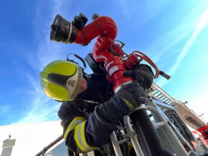 Pražští hasiči prošli cvičením, při kterém došlo k výbuchu plnírně plynů