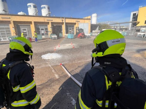 Pražští hasiči prošli cvičením, při kterém došlo k výbuchu plnírně plynů