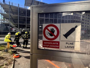 Pražští hasiči prošli cvičením, při kterém došlo k výbuchu plnírně plynů