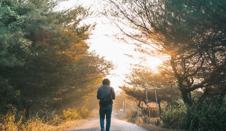 Výzva 10 tisíc kroků motivuje lidé k pohybu. Lidé se mohou zúčastnit virtuální poutě po Česku