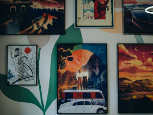 Beru jako zázrak, že si něco nakreslím a lidi si to chtějí pověsit na zeď, říká ilustrátor Luke Tomski