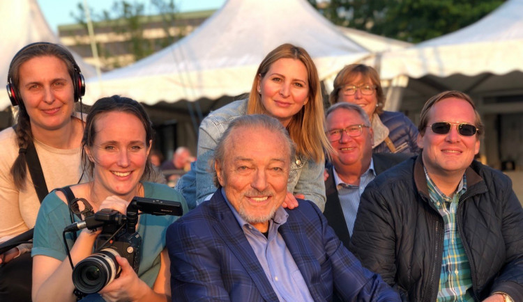 Dnes večer bude mít premiéru celovečerní dokument o Karlu Gottovi