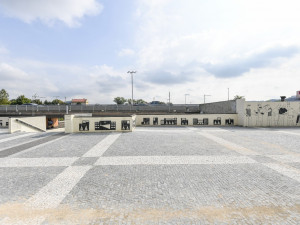 Mým cílem bylo vzdát hold Holešovicím, říká Lefthendr k podchodu, který maloval 600 hodin