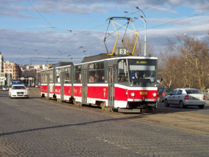 Silničáři předláždí druhou část Hlávkova mostu. Práce se prý řidičů dotknou minimálně