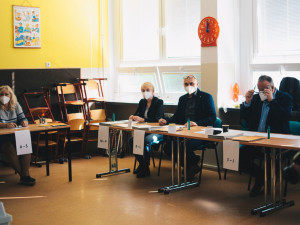 VOLBY 2021: Začíná druhý volební den. Lidé dnes zvolí nové poslance