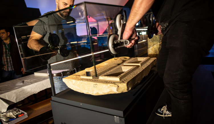 Sluneční králové jsou na cestě zpět do Egypta. Pojistná hodnota výstavy byla miliarda korun