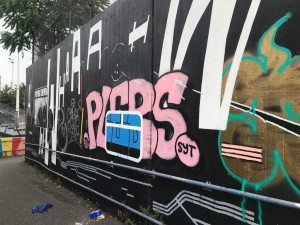 Nástěnnou malbu za 200 tisíc někdo přemaloval. Oprava údajně není řešení