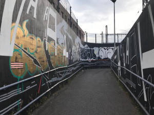 Nástěnnou malbu za 200 tisíc někdo přemaloval. Oprava údajně není řešení