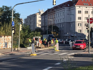 Další kolony v Praze. V Argentinské bude tišší asfalt, dnes začaly práce