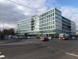 Další kolony v Praze. V Argentinské bude tišší asfalt, dnes začaly práce