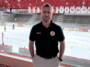 Jaroslav Bednář je klubová legenda hokejové Slavie, teď jí dělá sportovního manažera