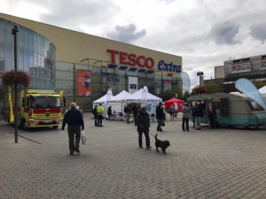 Festival Zdravá Praha 10 přilákal na canisterapii i brýle simulující alkoholové stavy